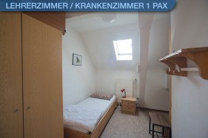 Lehrerzimmer / Krankenzimmer